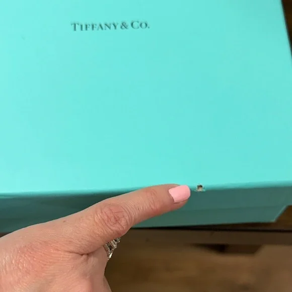 Tiffany & Co. Eau De Parfum 2.5 oz and Body Lotion gift set - Picture 11 of 14